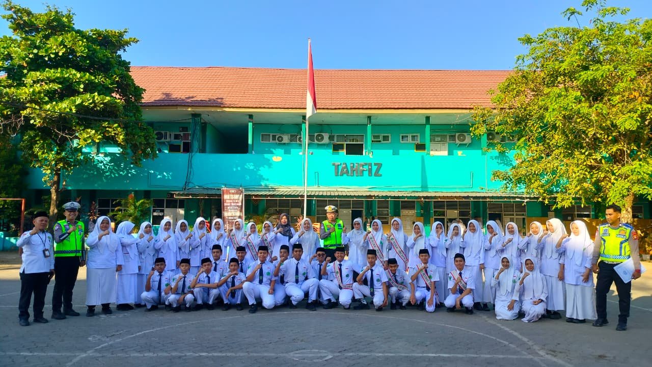 Giat Subdit Kamsel Go to School, Polrestabes Makassar Edukasi Tertib Berlalu Lintas di MTsN 1 Kota Makassar