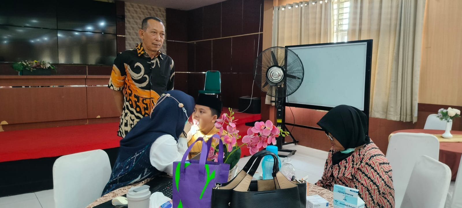 Sasar Berbagai Sekolah, Puskesmas Mangasa Hadirkan Pemeriksaan Kesehatan Gratis di MTsN 1 Makassar