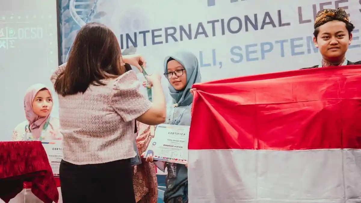 MTsN 1 Kota Makassar Kembali Mendunia, Fathin Shidqia Ikram Raih Bronze Medal ILSO 2026