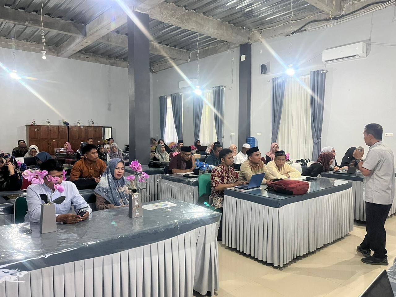 Pendampingan Pengisian SKP oleh Kasi Penmad Kemenag Kota Makassar bersama Pengawas Bina Madrasah