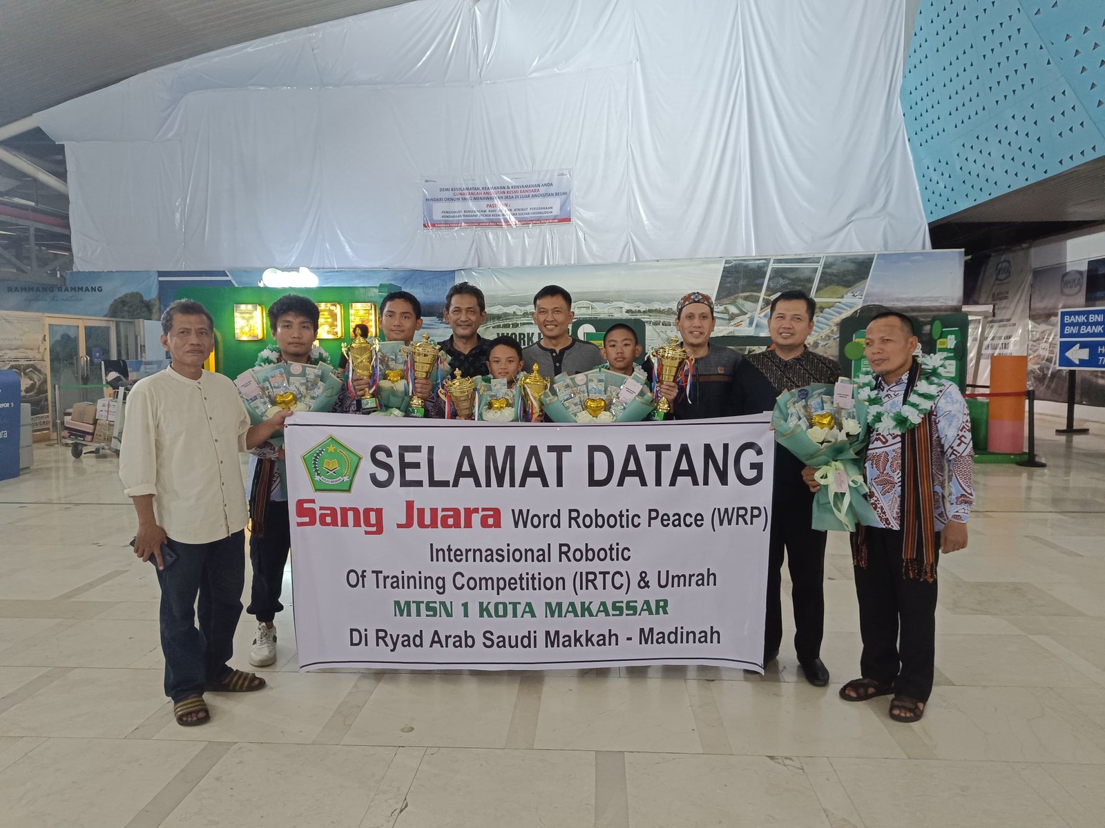 Tim Robotik MTsN 1 Kota Makassar Meraih Juara 1 Internasional dalam ajang World Robotic of Peace di Mekkah Saudi Arabia